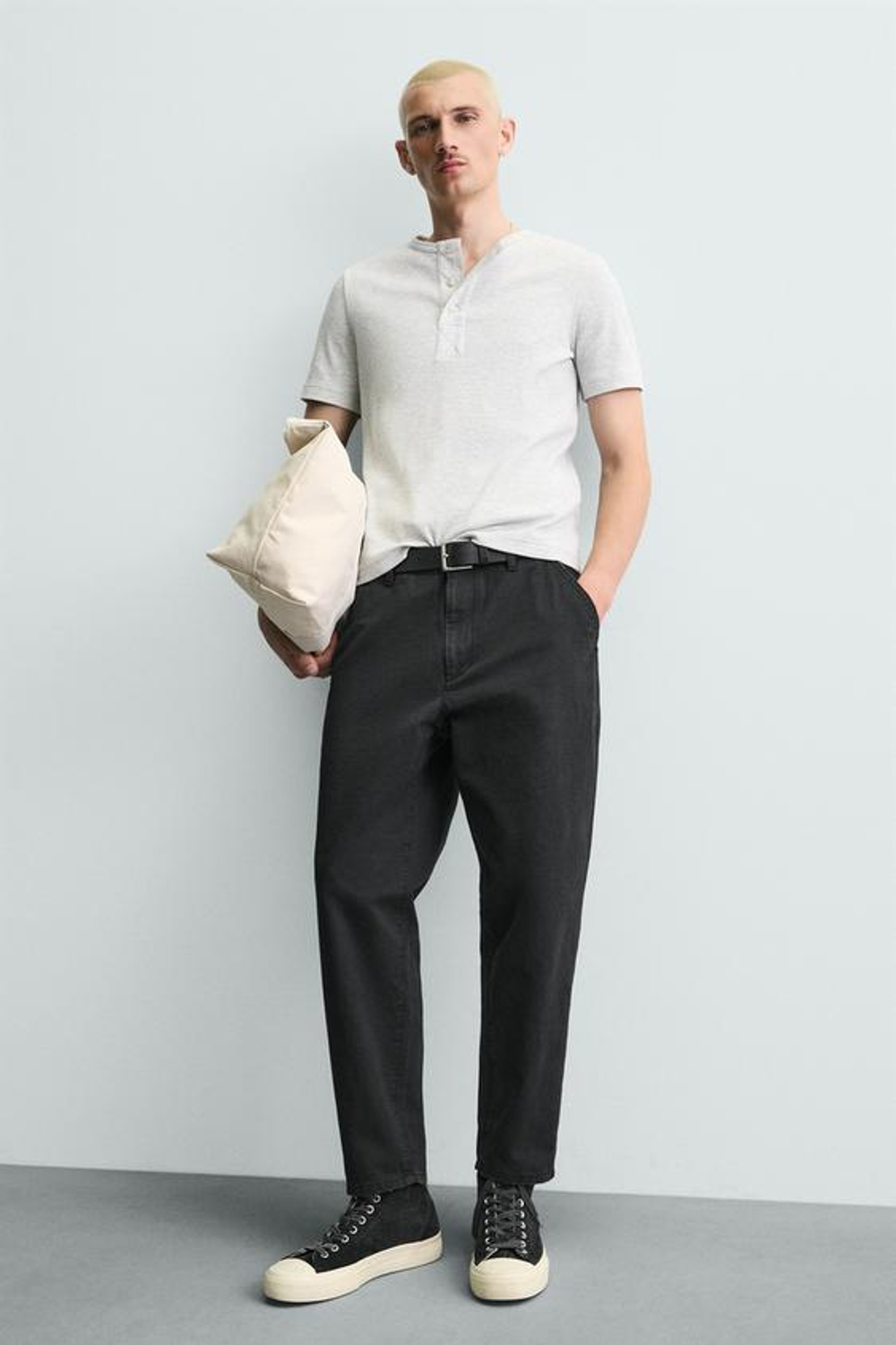 ZARA БРЮКИ CARROT FIT С ЭФФЕКТОМ ПОТЕРТОСТИ, ЧЕРНЫЙ