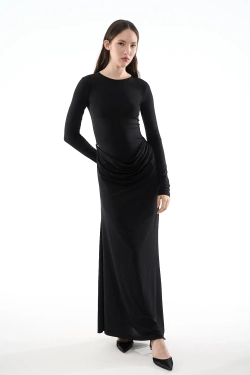 Облегающее платье с разрезом на бедре