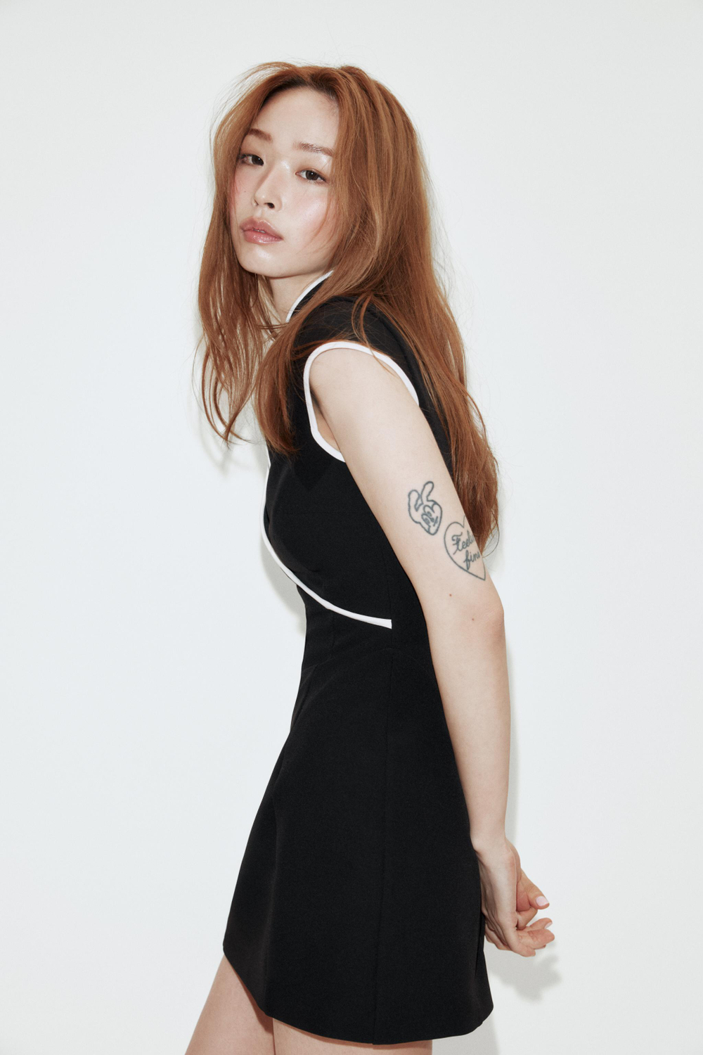 ZARA МИНИ-ПЛАТЬЕ С КОНТРАСТНЫМ КАНТОМ, ЧЕРНЫЙ