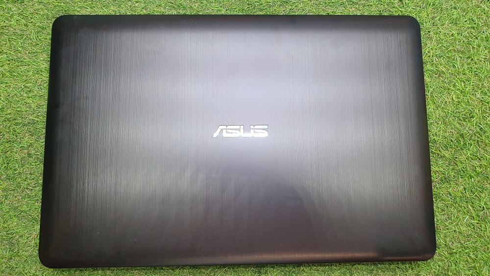 Ноутбук ASUS i3-6/4Gb/920M 2Gb