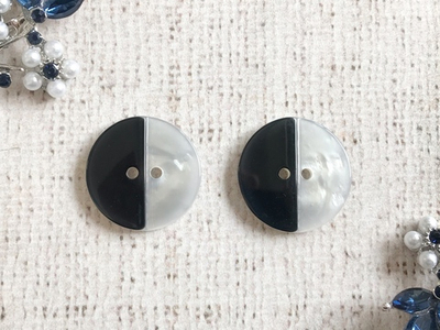 Пуговицы костюмные, d 2,5 см, черно-белые