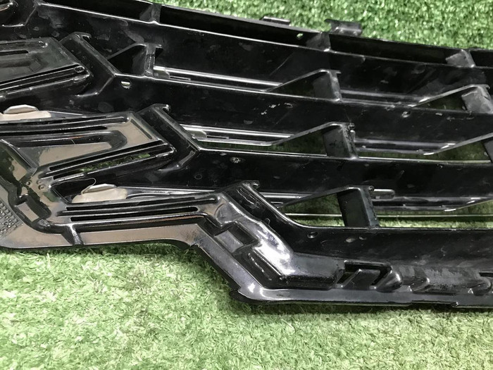 Решетка перед бампера VW Touareg 2 NF 14-18 R-Line