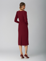 Платье-футляр с пуговицами в цвете марсала