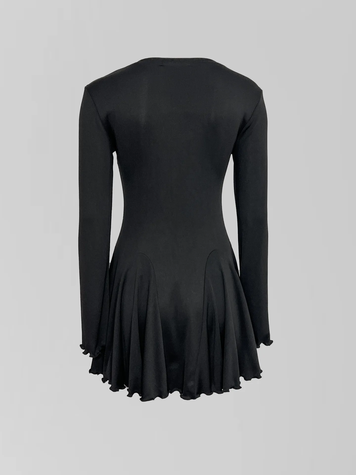 Платье SC однотонное короткое с длинным рукавом и расклешенной юбкой