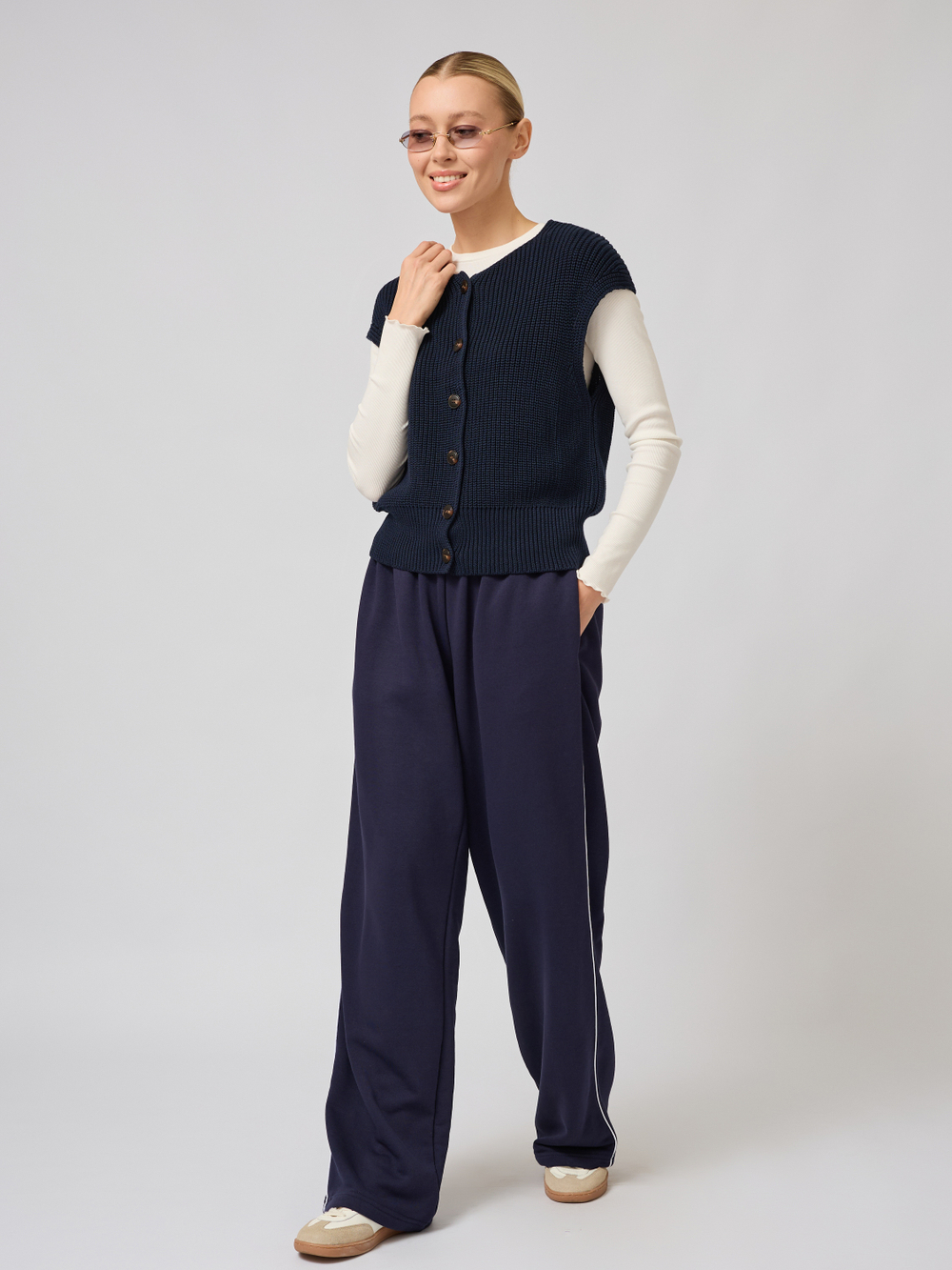 Жилет вязаный на пуговицах