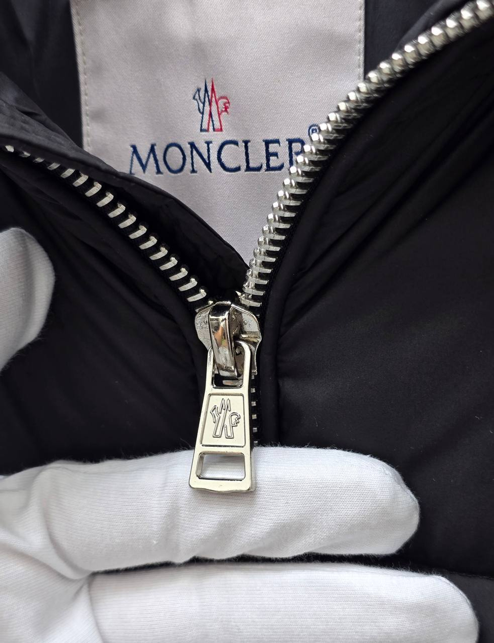 Пуховик Moncler