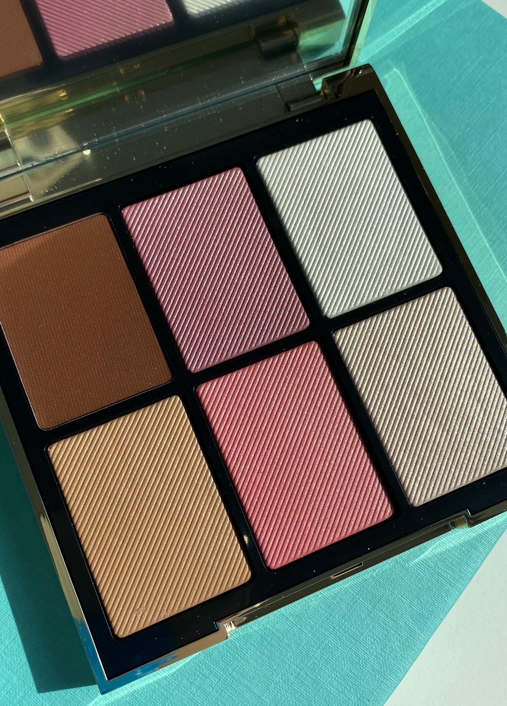 Burberry Essentials Glow Palette – 01 Fair to Light Medium