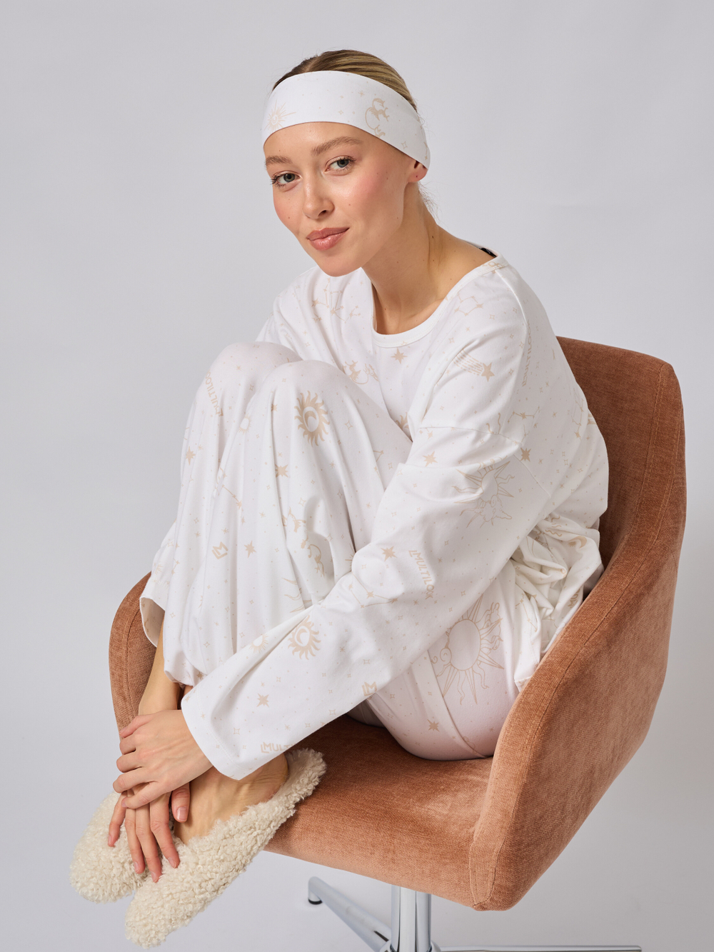 Пижама с брюками и лонгсливом "Зодиак"