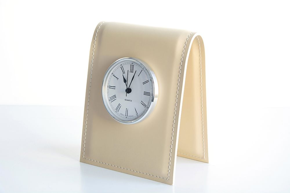 ЧАСЫ D85 на подставке BUVARDO БИЗНЕС из кожи цвет СЛОНОВАЯ КОСТЬ