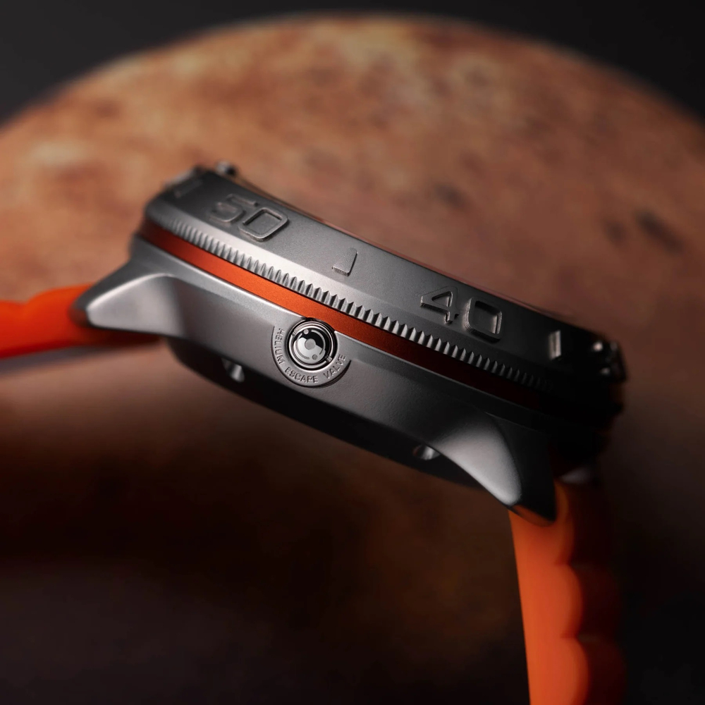 NASA Voyager Automatic 1000m Diver Titan