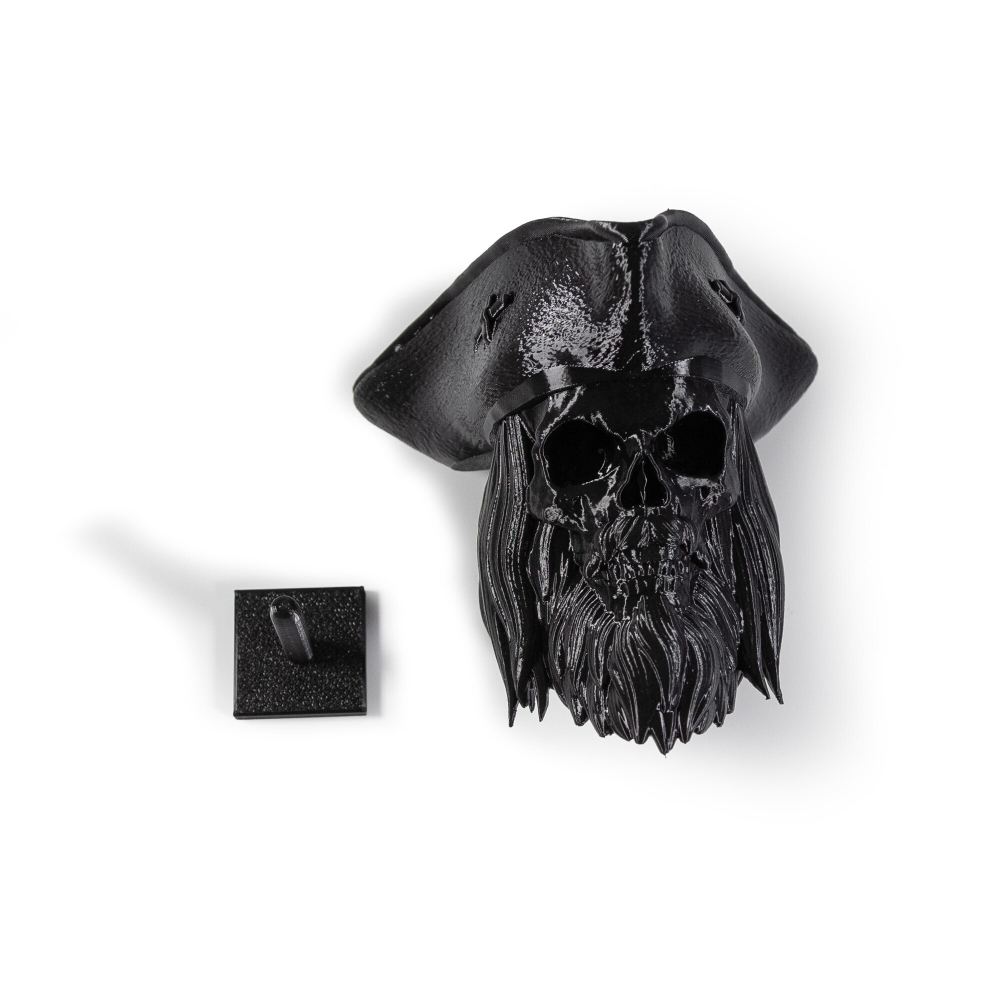 Бородатый череп в пиратской шляпе, фигурка для декора интерьера, арт-объект, 3D печать, черный 14 см.