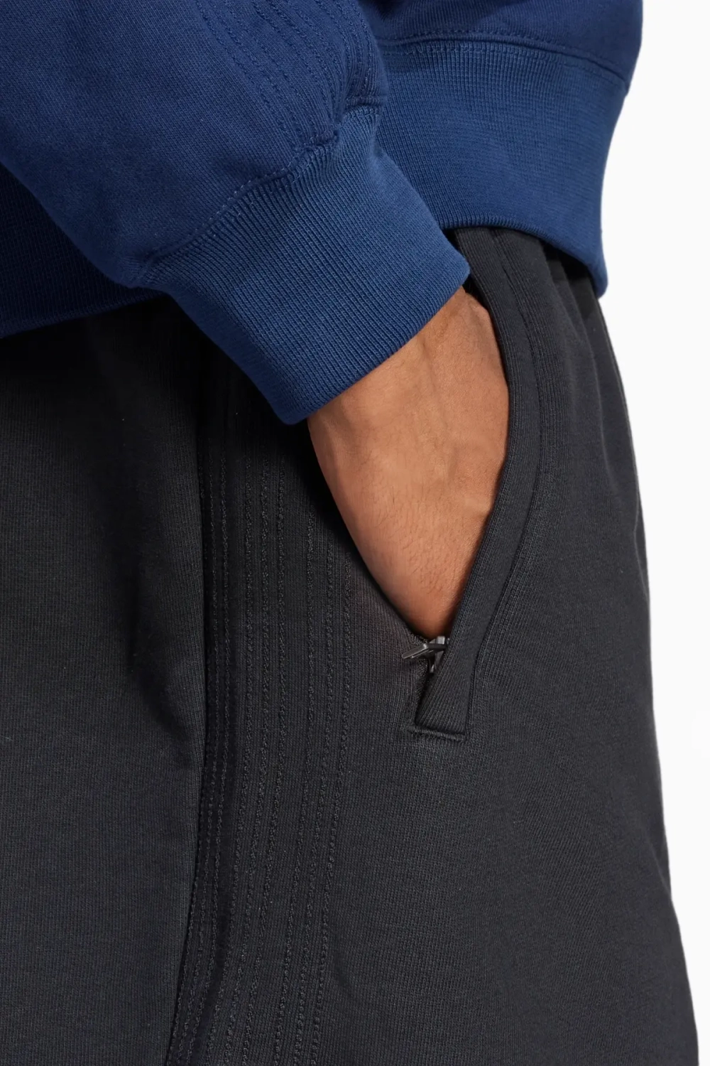 Шорты adidas Premium Essentials - черный