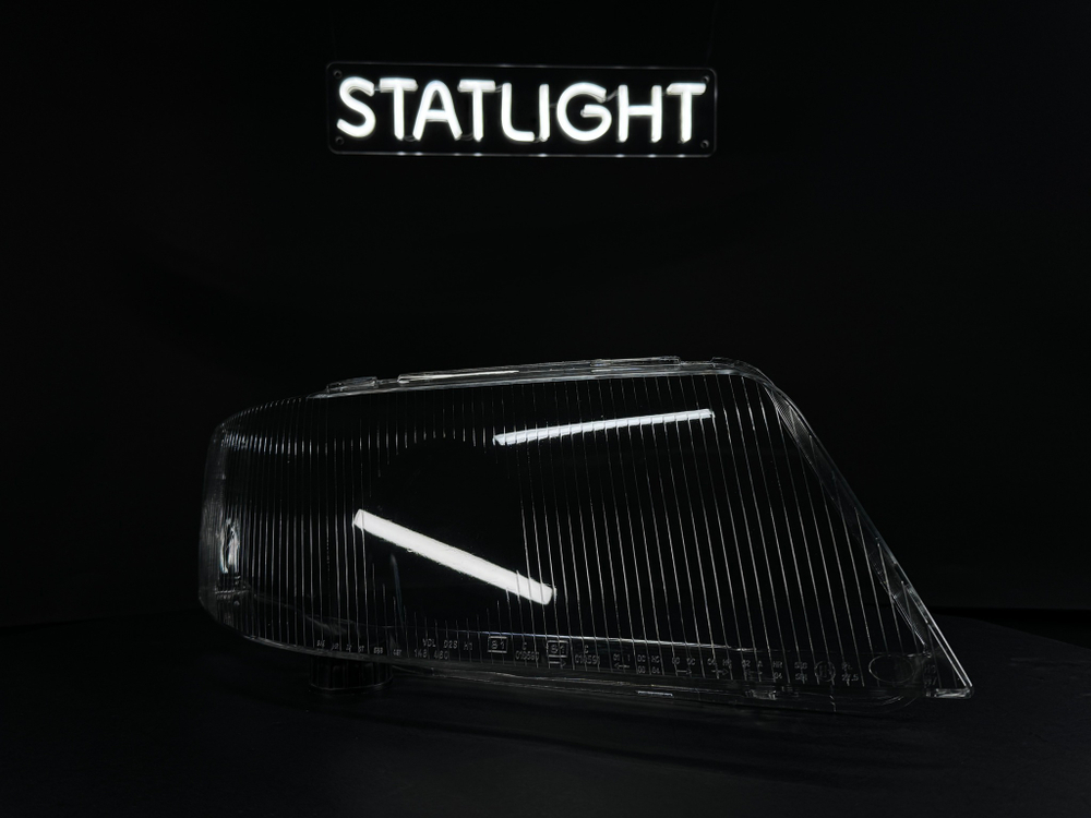 Правое стекло фары Audi A6 C5 1997-2001