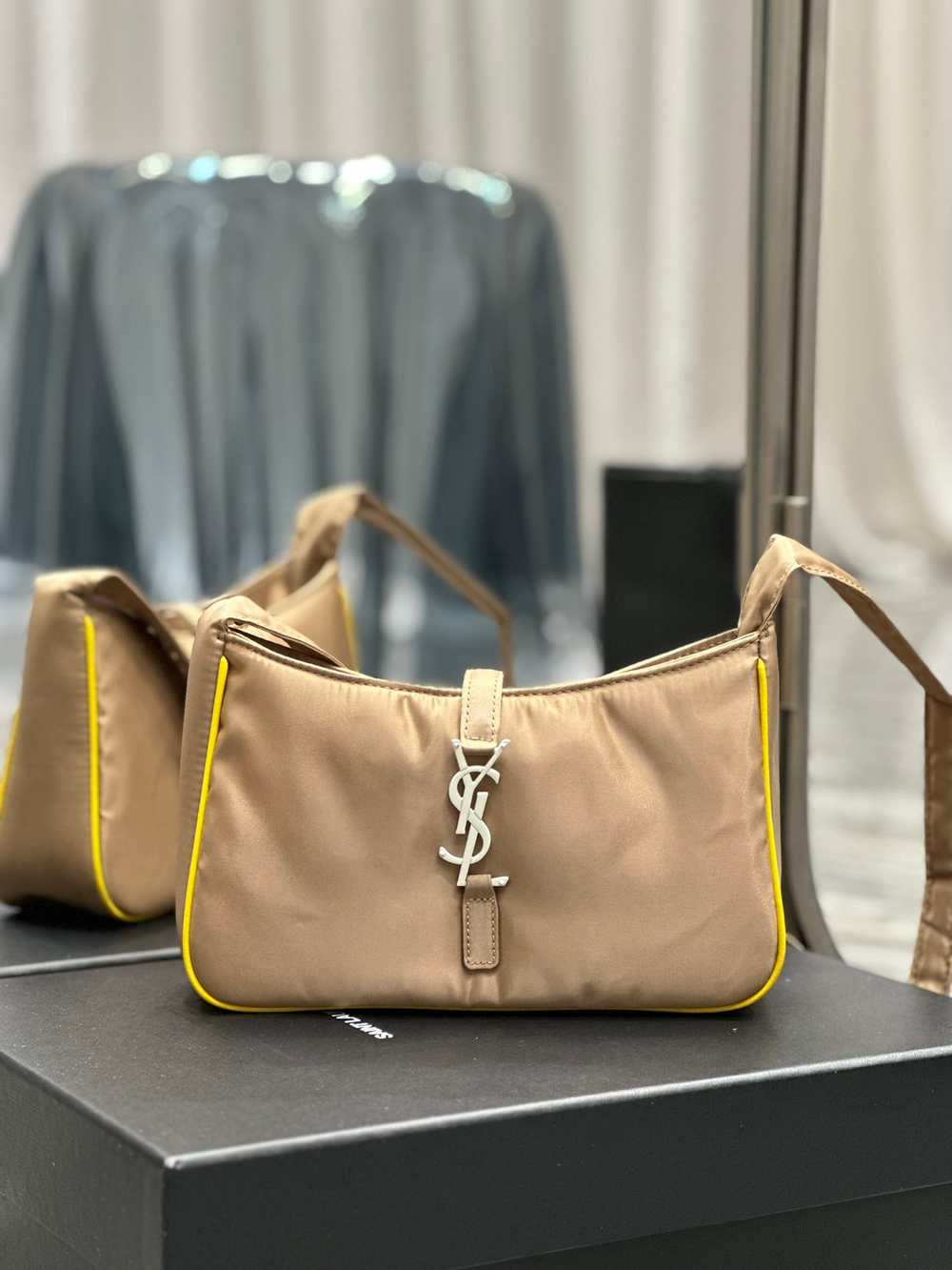 Saint Laurent Le 5 à 7 Hobo Bag
