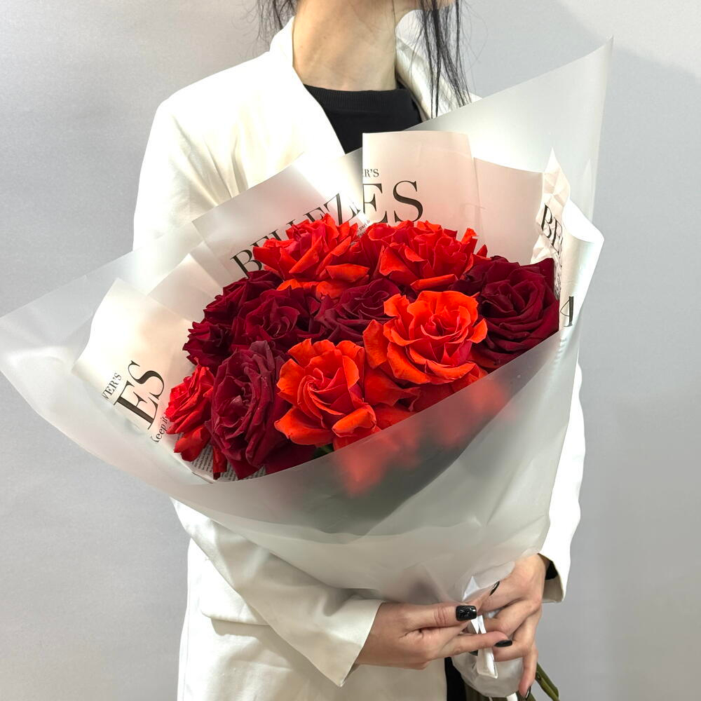 «Алый дуэт» букет с французскими розами Нина и Эксплорер