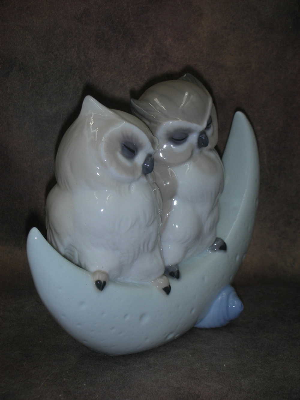 Статуэтка. Фарфор. История Любви Совята на полумесяце. NAO. Испания