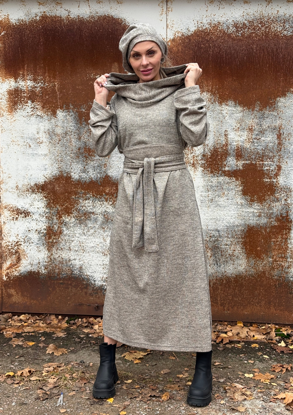 Платье Assassin / не знаем какой это цвет / красивый