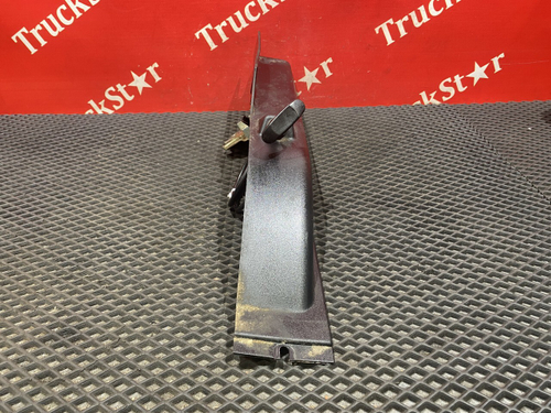 Накладка ручки бардачка правая 2018г