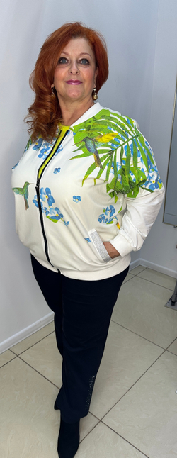 Белый жакет-бомбер с цветным принтом