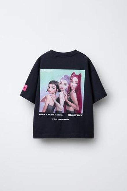 ZARA ФУТБОЛКА С ПРИНТОМ KPOP DEMON HUNTERS™ NETFLIX ©, СЕРЫЙ