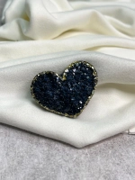 Брошь сердце из эпоксидной смолы
