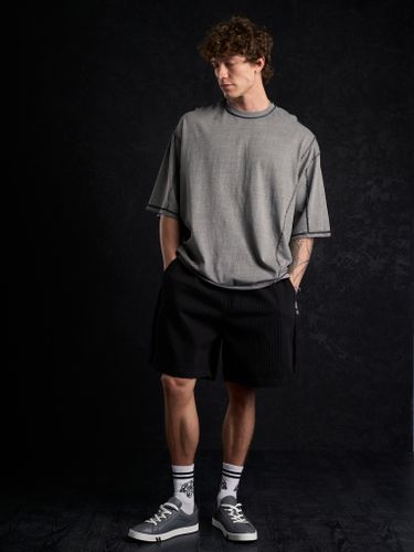 Графитовая оверсайз футболка с вывернутыми швами