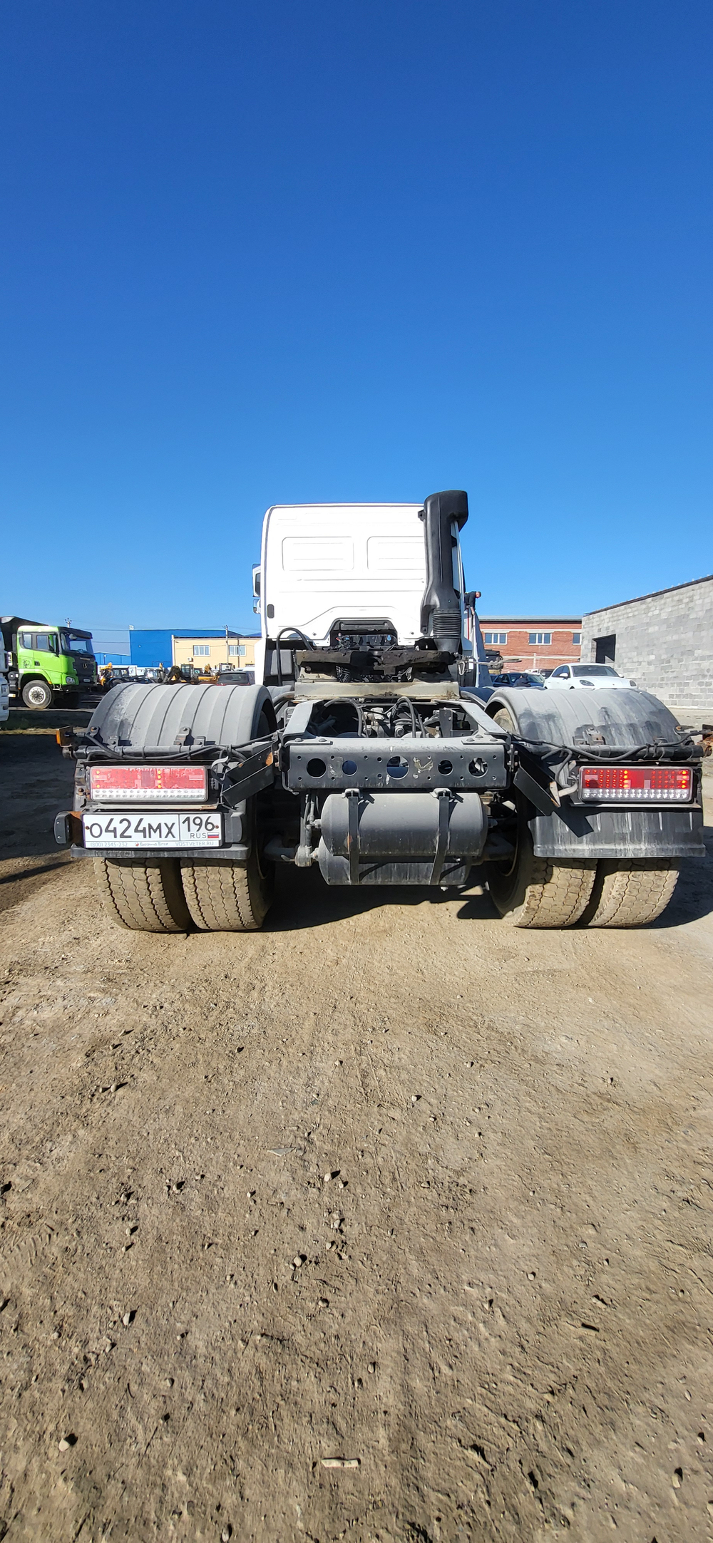 КамАЗ 65806 6x4 Седельный тягач с КМУ 65806-0002-68(T5) (Дизельный, 12,0 л, 428 л.с., МТ)