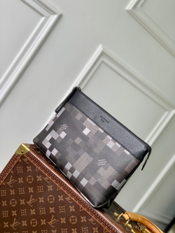 Louis Vuitton Pochette Voyage Souple