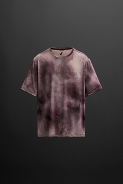 ZARA ПЕРФОРИРОВАННАЯ ФУТБОЛКА С ПРИНТОМ TIE DYE, БУРГУНДИ