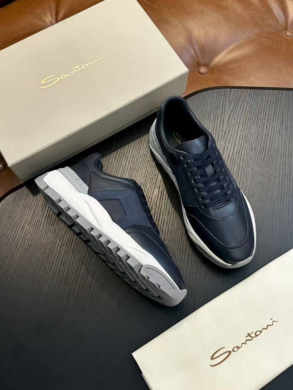 Кроссовки Santoni