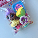 Куколка Ага в упаковке с посудой и едой