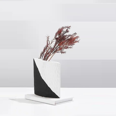 Ваза Black and White Vase B