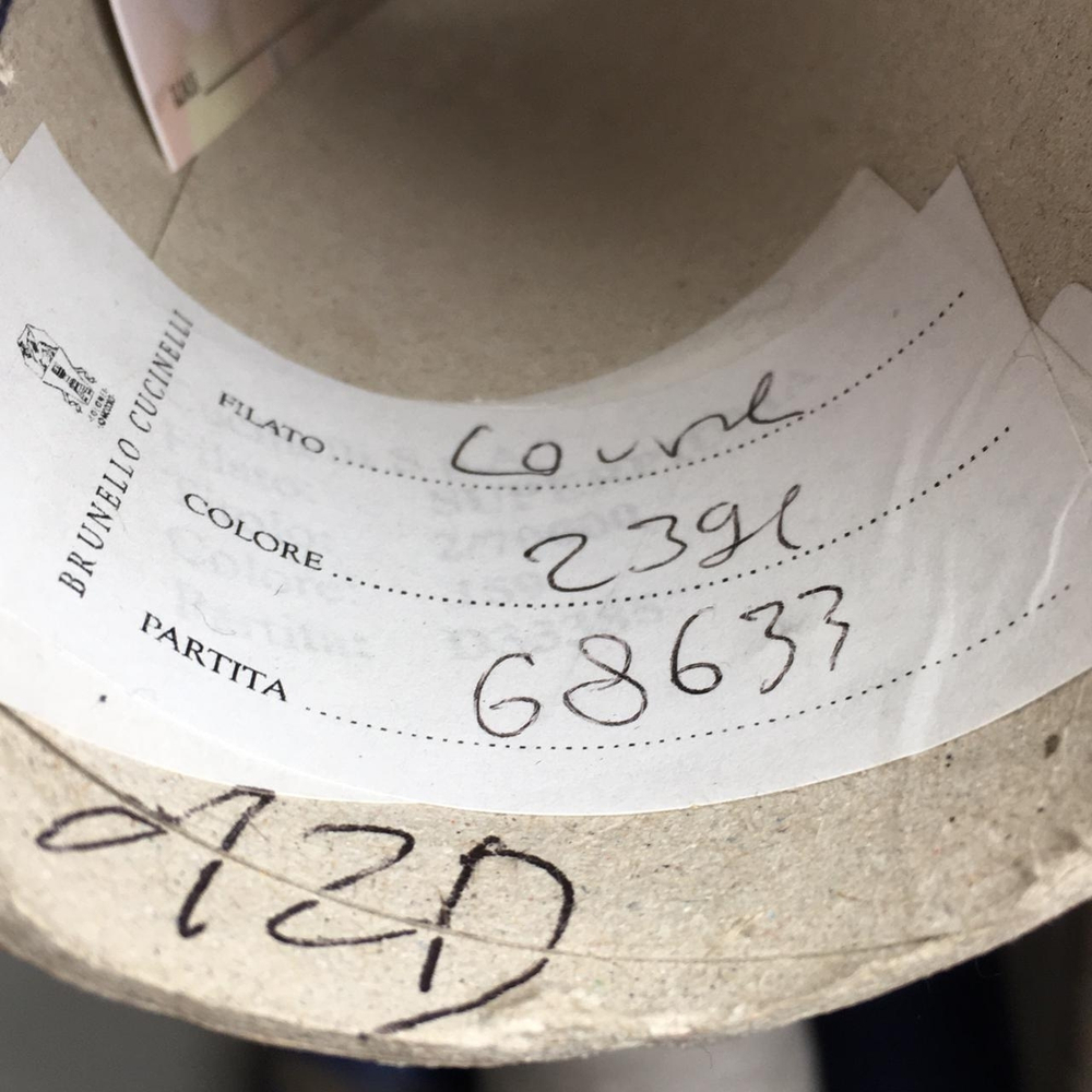 CARIAGGI для Brunello Cucinelli; 90% меринос, 10% кашемир; 3000м/100гр; col.2391 тёмно-синий джинсовый; только мал. бобинки: 29, 32, 42, 241гр.