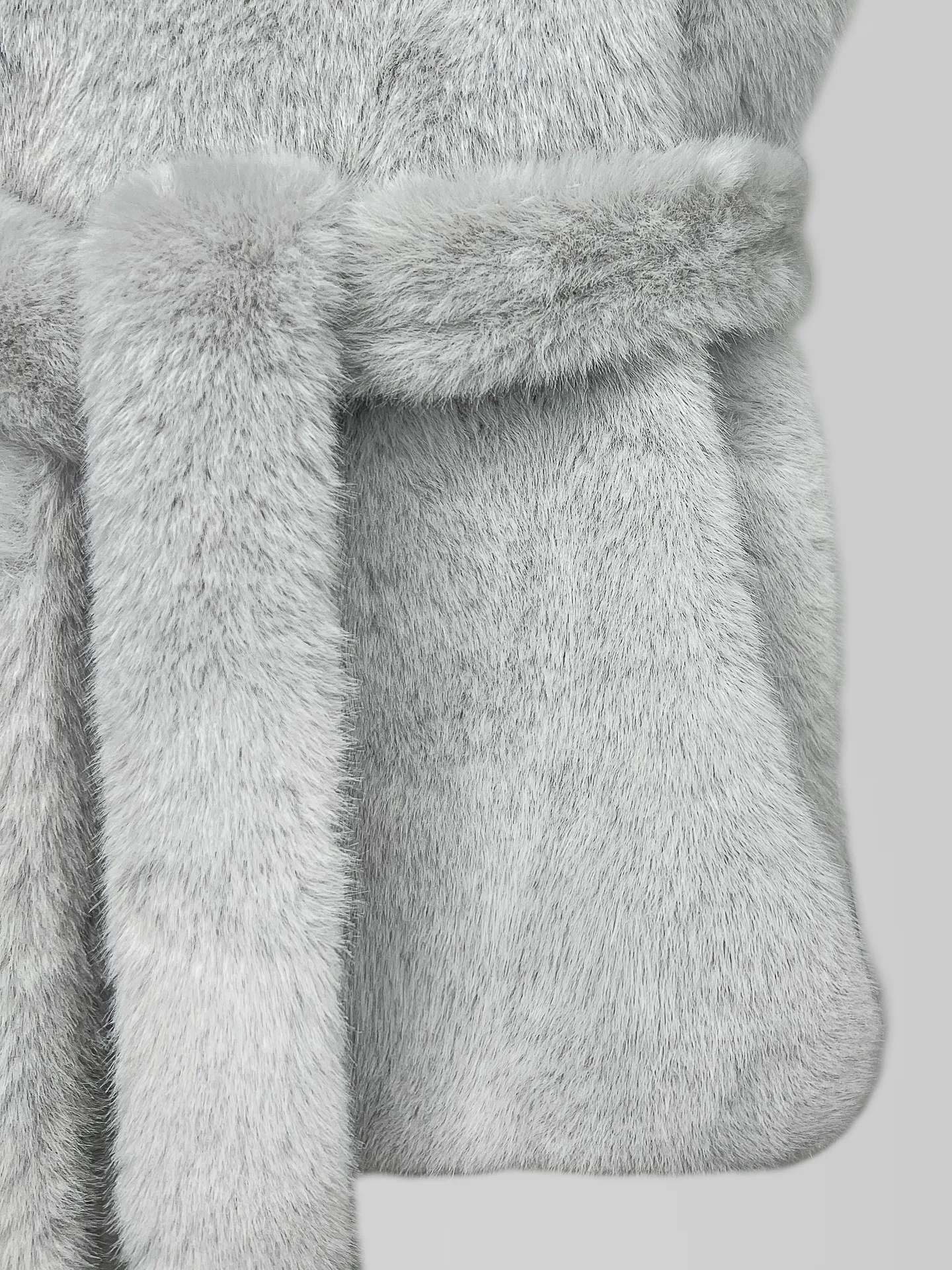 Жилетка Анжелика однотонная меховая с высоким горлом и поясом