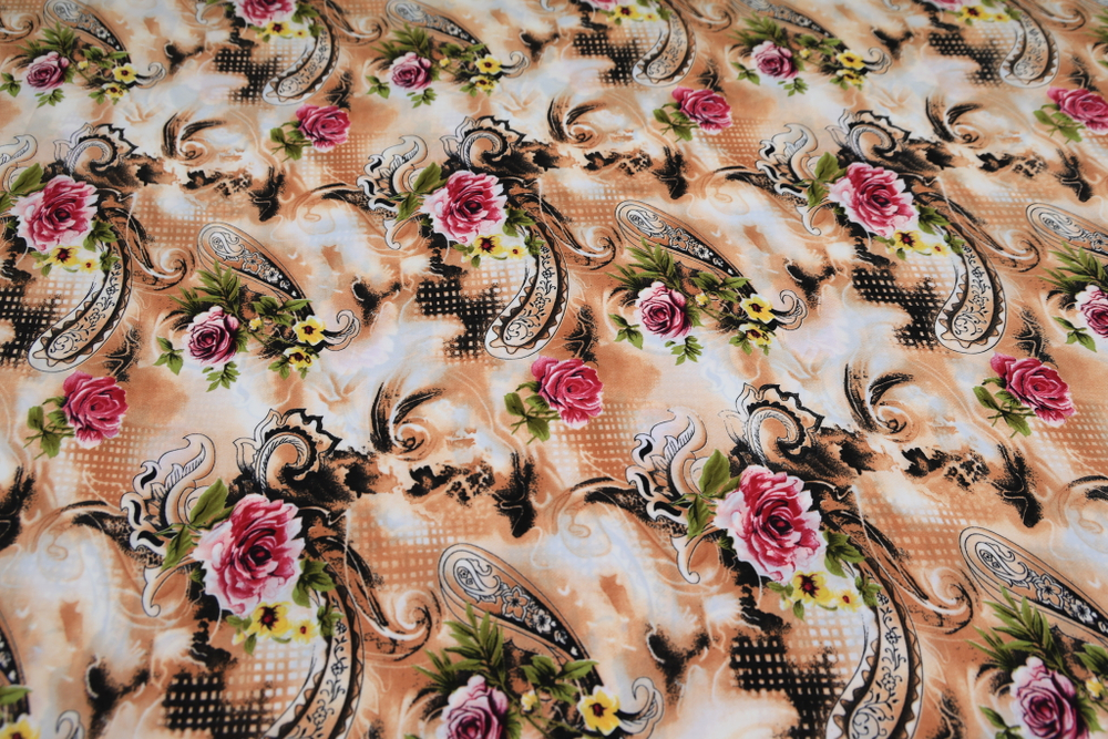 Вискоза персиковая с розами и огурцами