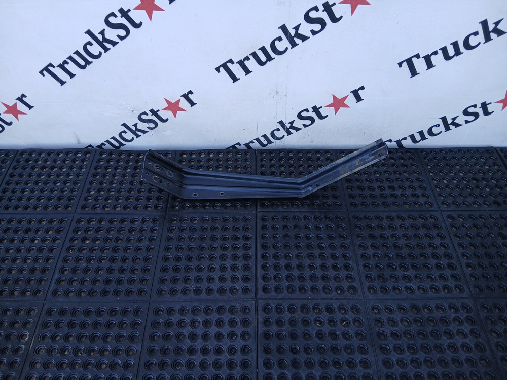 Кронштейн крыла переднего правого 2022г.