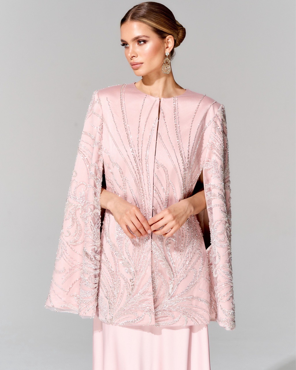 Кейп с вышивкой ручной работы