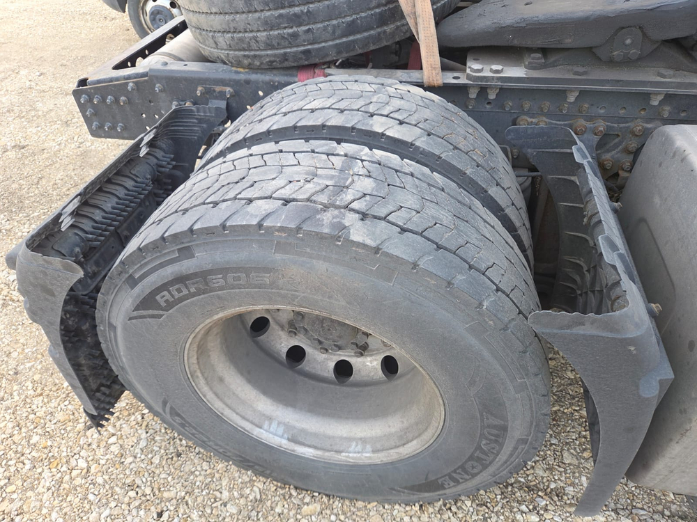 Shacman (Shaanxi) SX* 4x2 Седельный тягач SX4188YY381 (Дизельный, 12,5 л, 473 л.с., АТ)