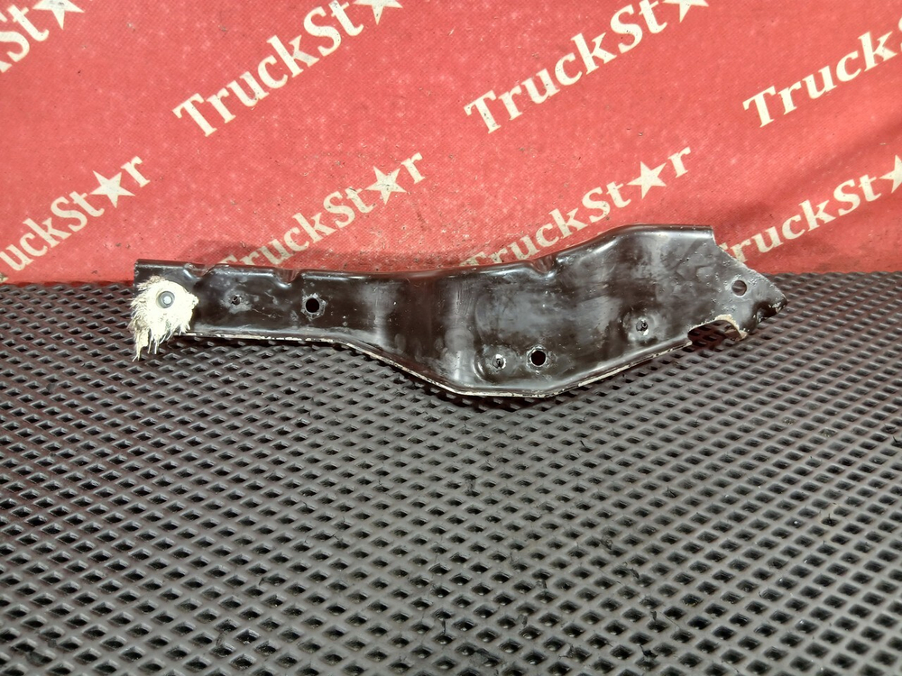 Кронштейн подножки правый