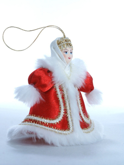 Кукла-подвеска в зимнем девичьем костюме