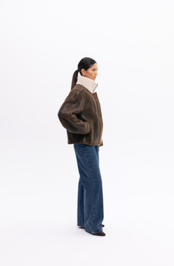 Короткая дубленка с эффектом старения