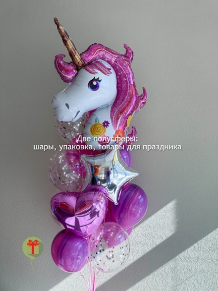 Фонтан с фольгированным единорогом