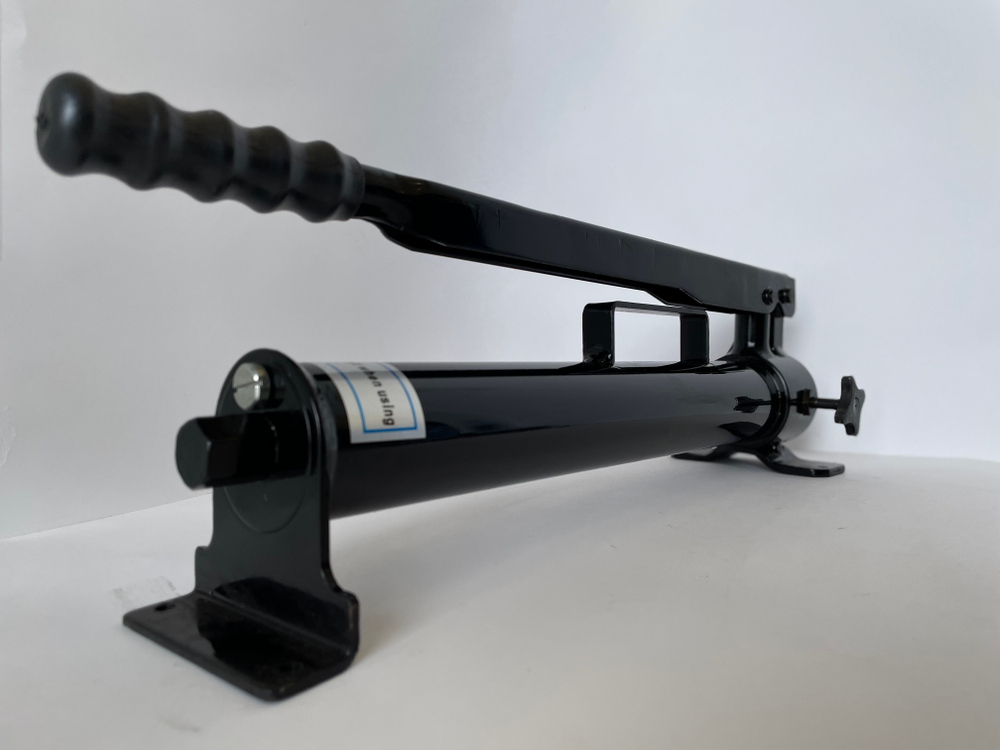 690002 Насос для траверсы (ручной)