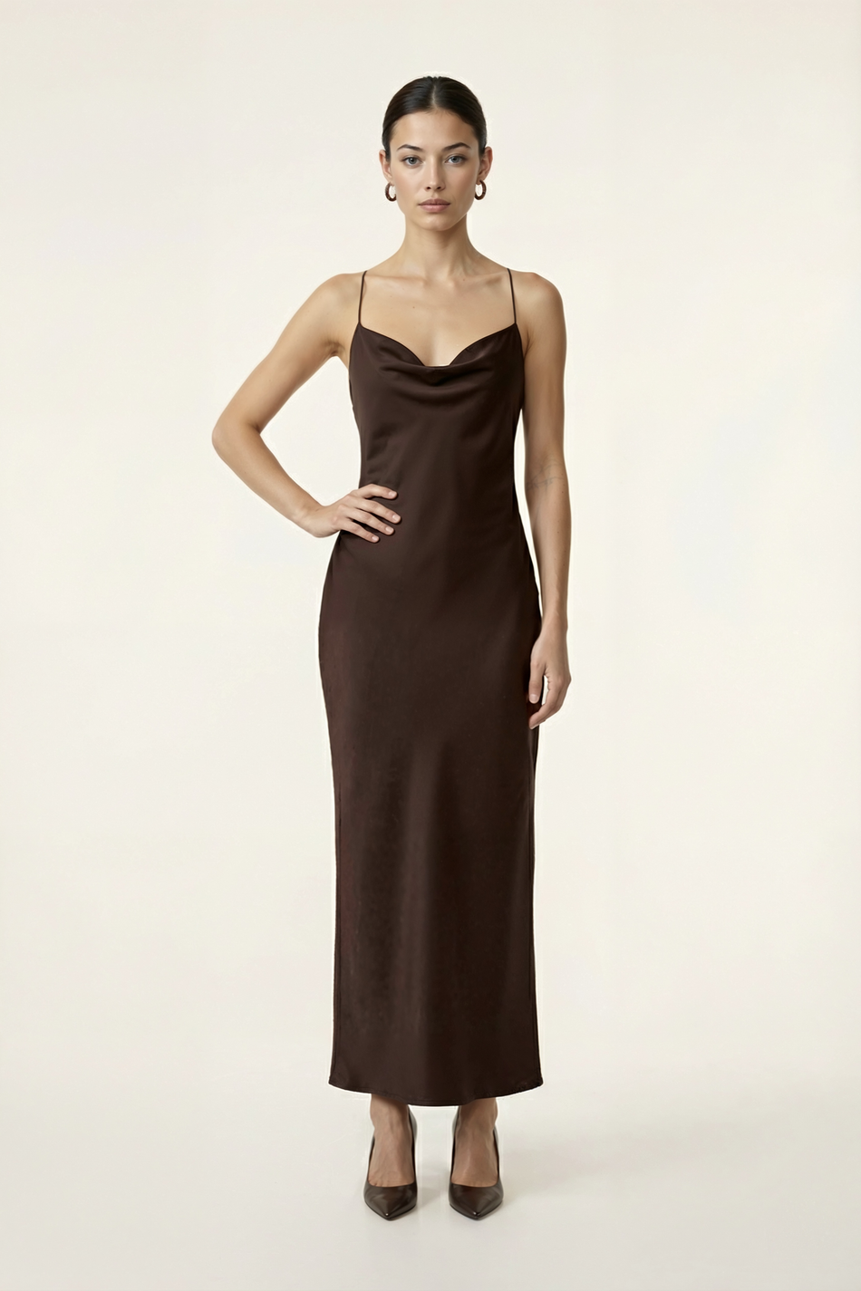 Платье комбинация с открытой спиной из атласа