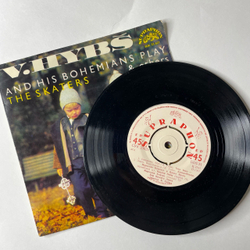 Винтажная виниловая пластинка 7 дюймов (маленькая пластинка) V. Hybs And His Bohemians Play The Skaters and Others (Чехословакия 1966)