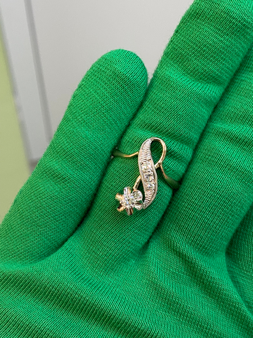 Золотое кольцо СССР с бриллиантами