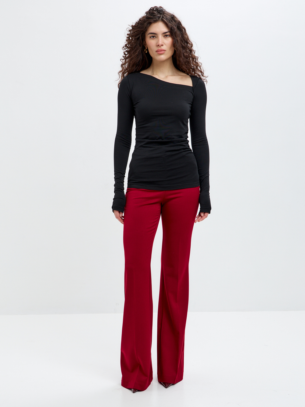 Черный лонгслив Jane с асимметричным вырезом