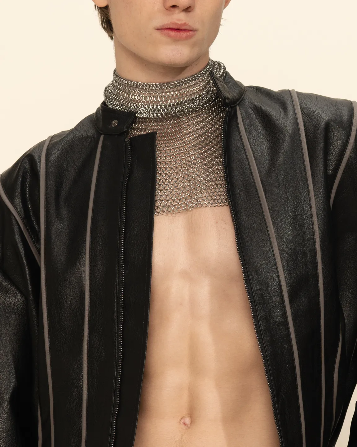 Черная куртка 