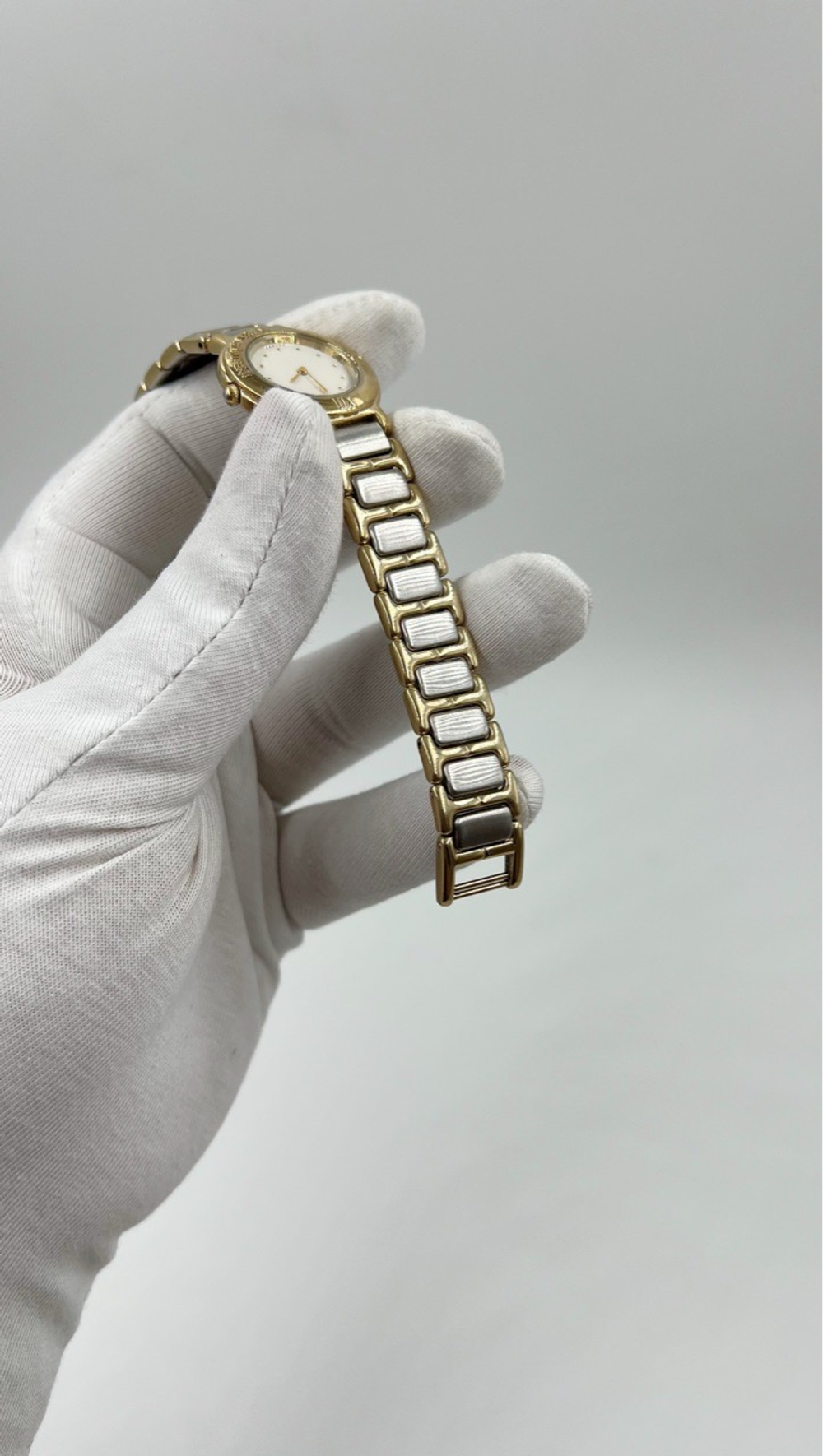 Часы Yves Saint Laurent (только онлайн)