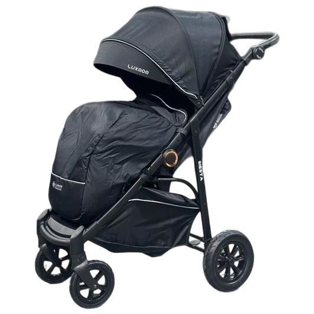 Прогулочная коляска Luxmom V1 надувные колеса/черного цвета